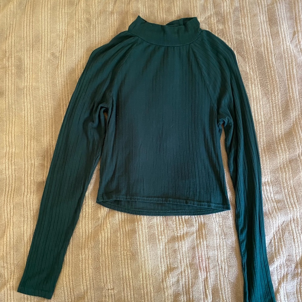 Cropped Mock Neck Long Sleeve top